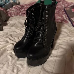 Chic Black Lace-Up Platform Boots